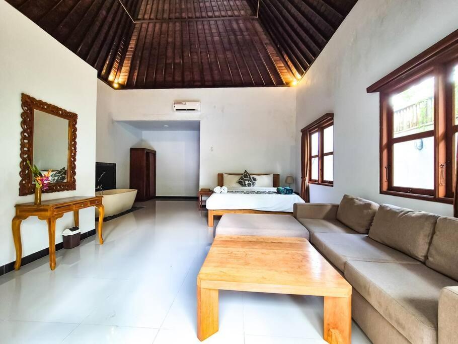 The Sempuana Villa Denpasar  Exterior photo